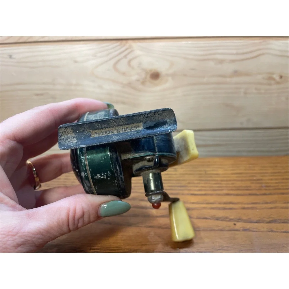 Vintage Johnson Century Model 100B Fishing Reel Made In USA